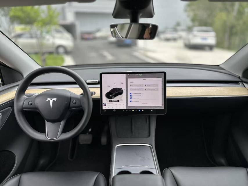 Tesla Model Y 2023 #6 Tesla Model Y 2023 car image #6