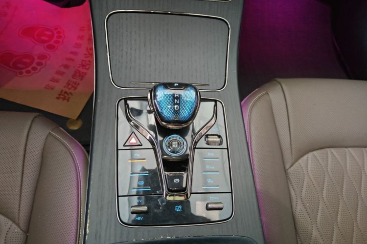 BYD Han 2023 immagine di auto #17