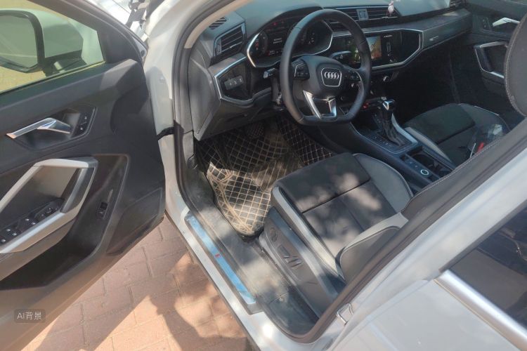 Audi Q3 2022 car image #18