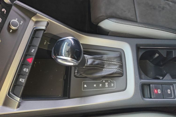 Audi Q3 2023 car image #14