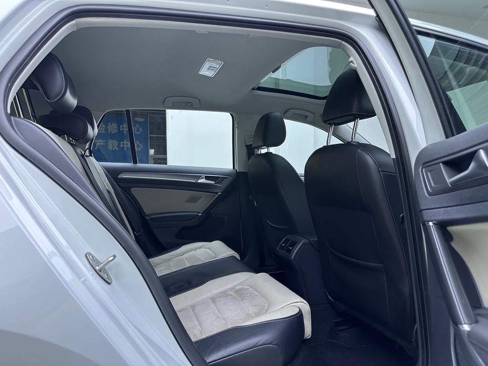 Volkswagen Golf 2017 car image #15
