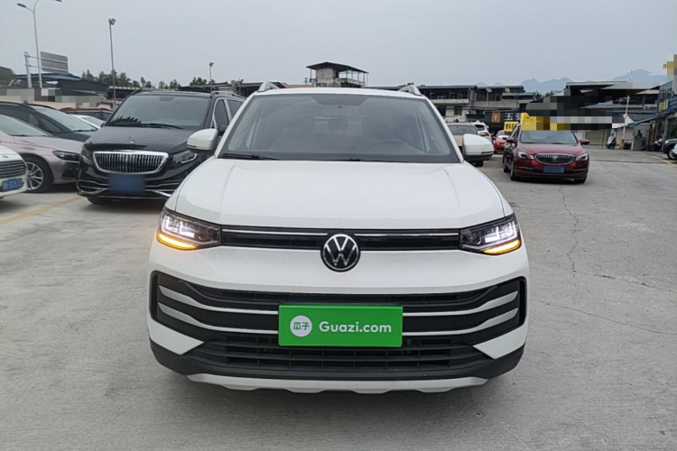 Volkswagen Tharu 2025 car image #3