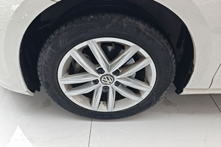 Volkswagen Golf 2018 car image #9
