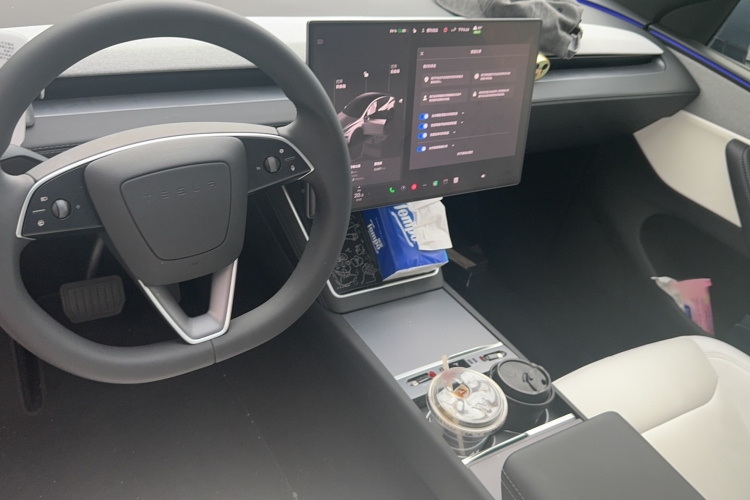 Tesla Model Y 2026 #10 Tesla Model Y 2026 car image #10