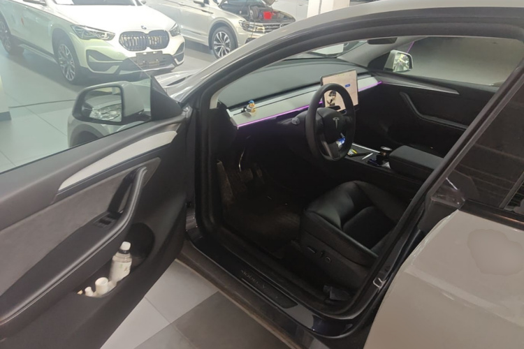 Tesla Model Y 2024 #16 Tesla Model Y 2024 car image #16
