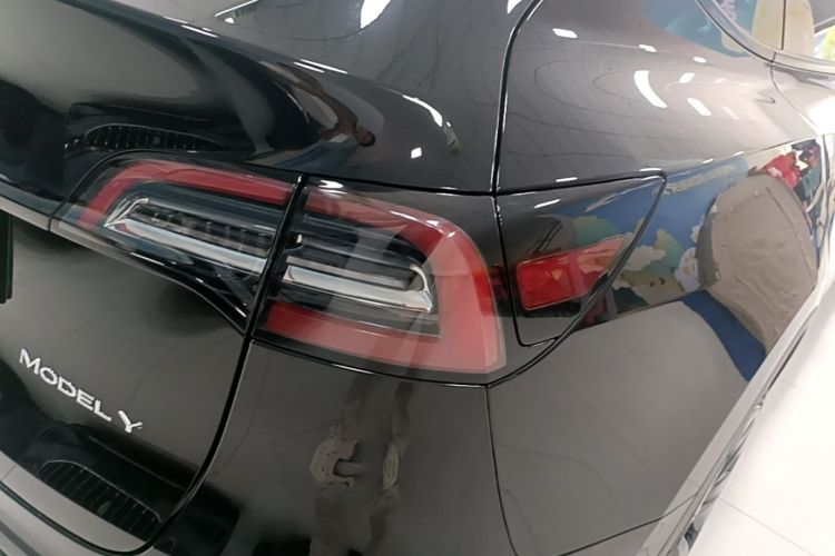 Tesla Model Y 2024 #8 Tesla Model Y 2024 car image #8