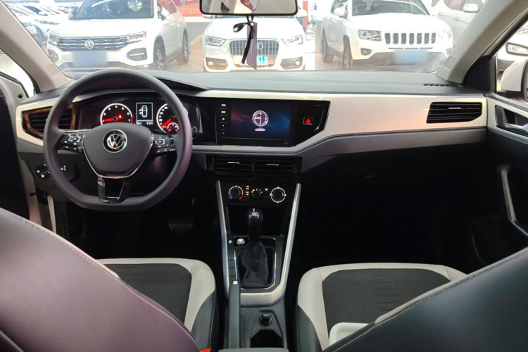 Volkswagen Polo 2022 car image #10