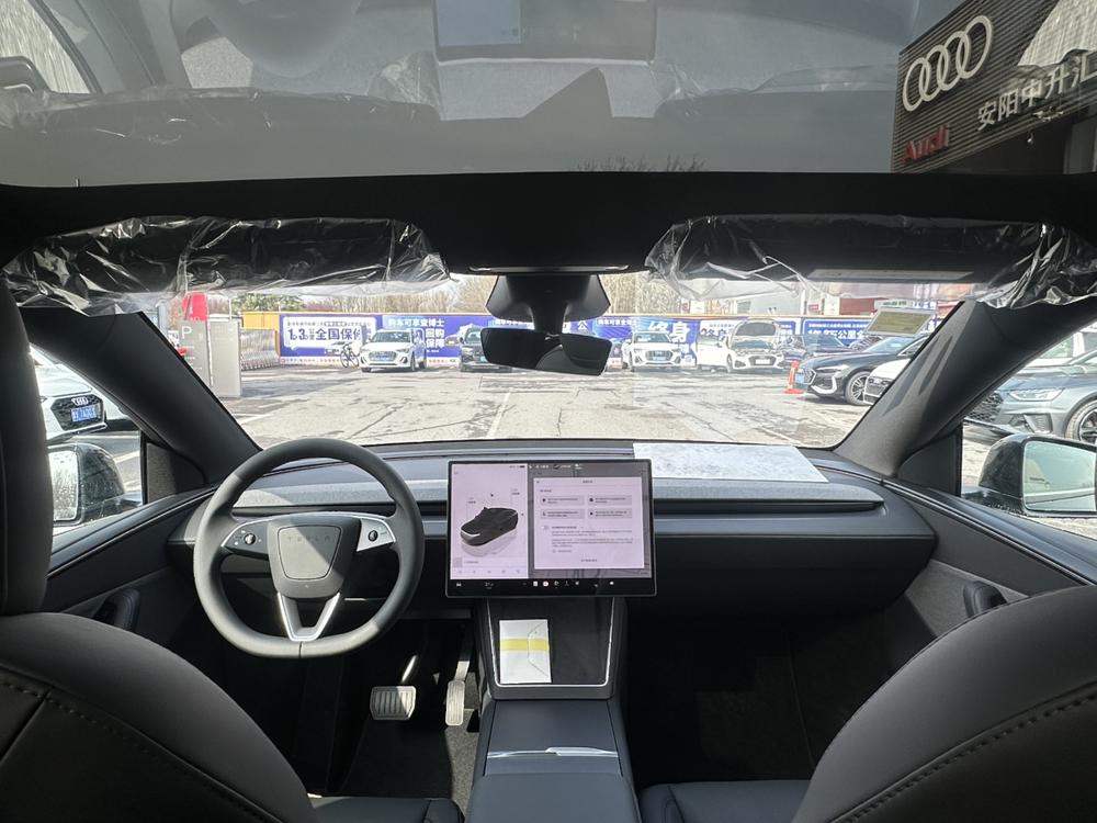 Tesla Model Y 2026 #7 Tesla Model Y 2026 car image #7