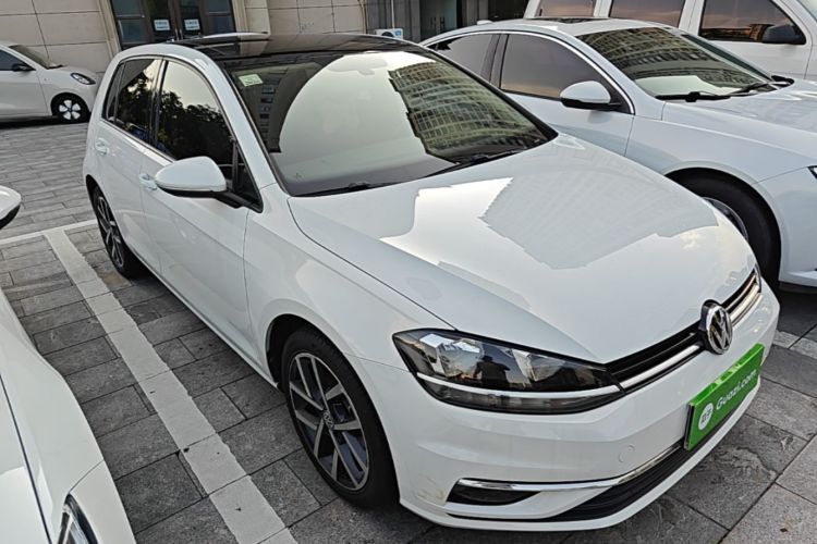 Volkswagen Golf 2020 car image #4
