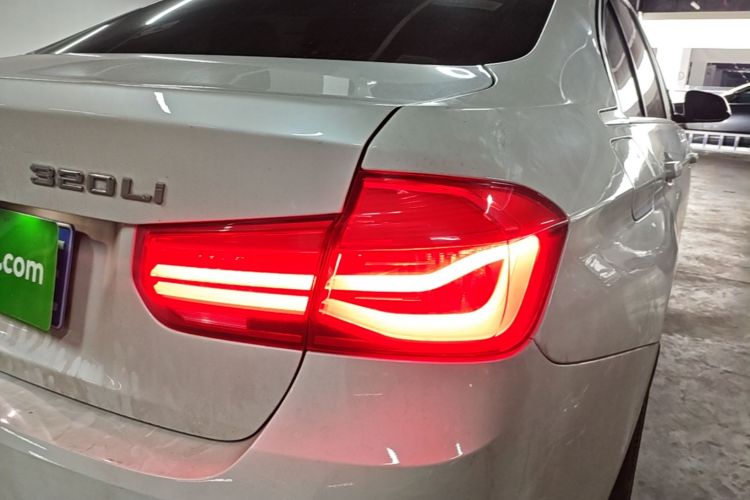 BMW 3 Series 2018 car image #8