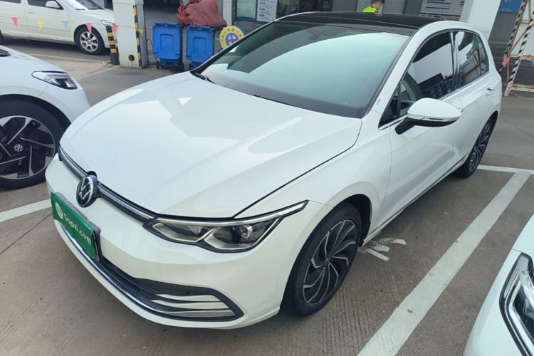 Volkswagen Golf 2021 car image #2