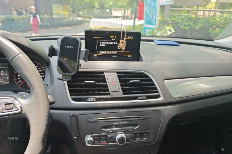 Audi Q3 2018 car image #15
