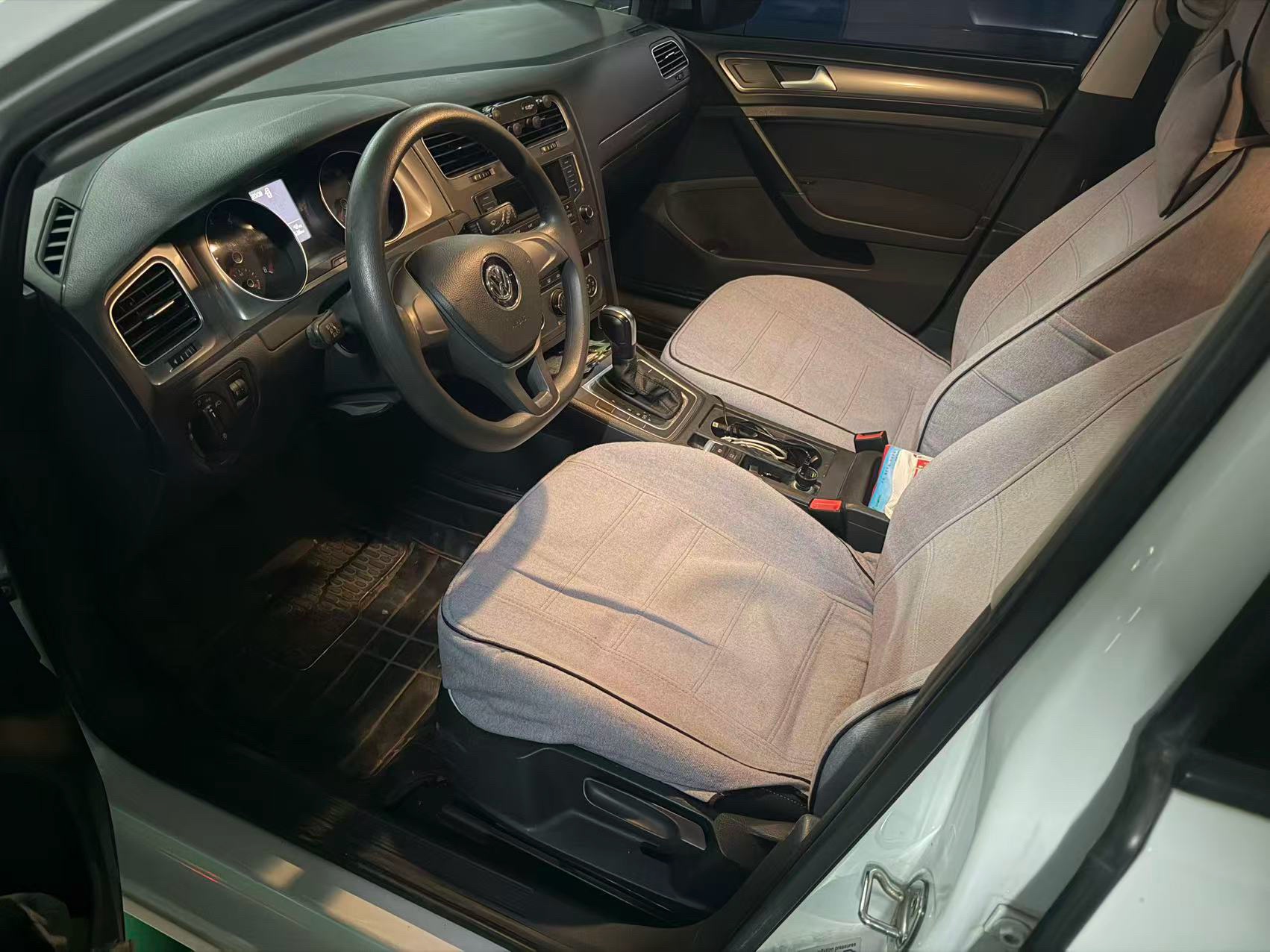 Volkswagen Golf 2018 car image #5