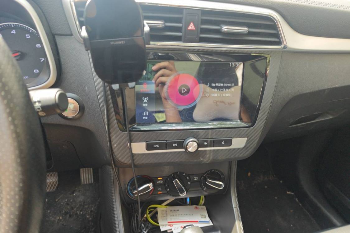MG ZS 2018 car image #26