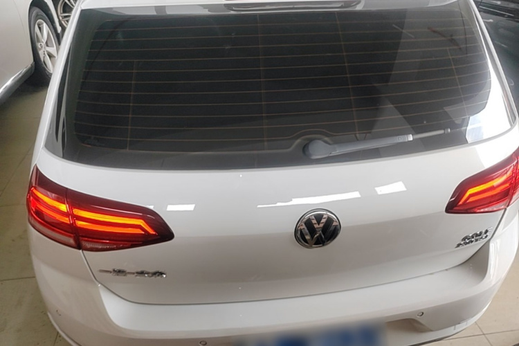 Volkswagen Golf 2017 car image #4