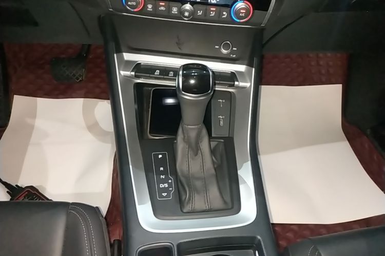 Audi Q3 2021 car image #14