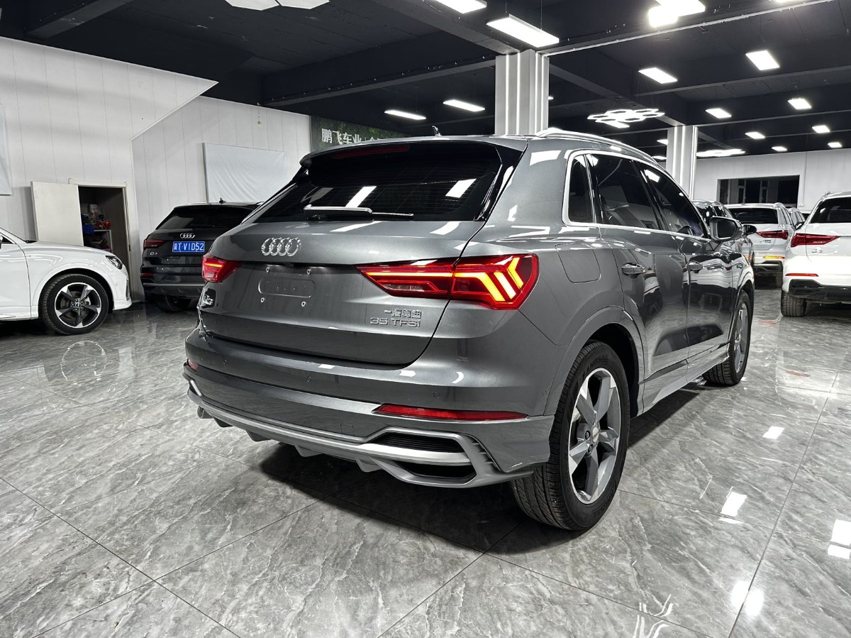 Audi Q3 2022 car image #9