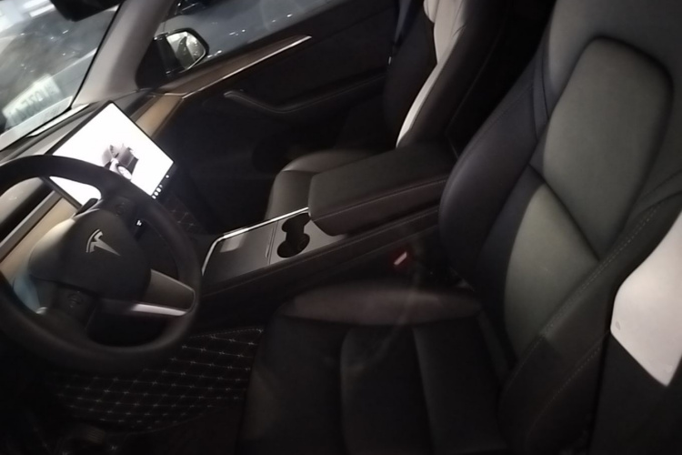 Tesla Model Y 2023 #15 Tesla Model Y 2023 car image #15