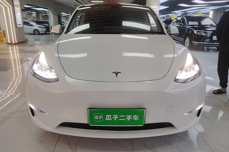 Tesla Model Y 2023 #3 Tesla Model Y 2023 car image #3