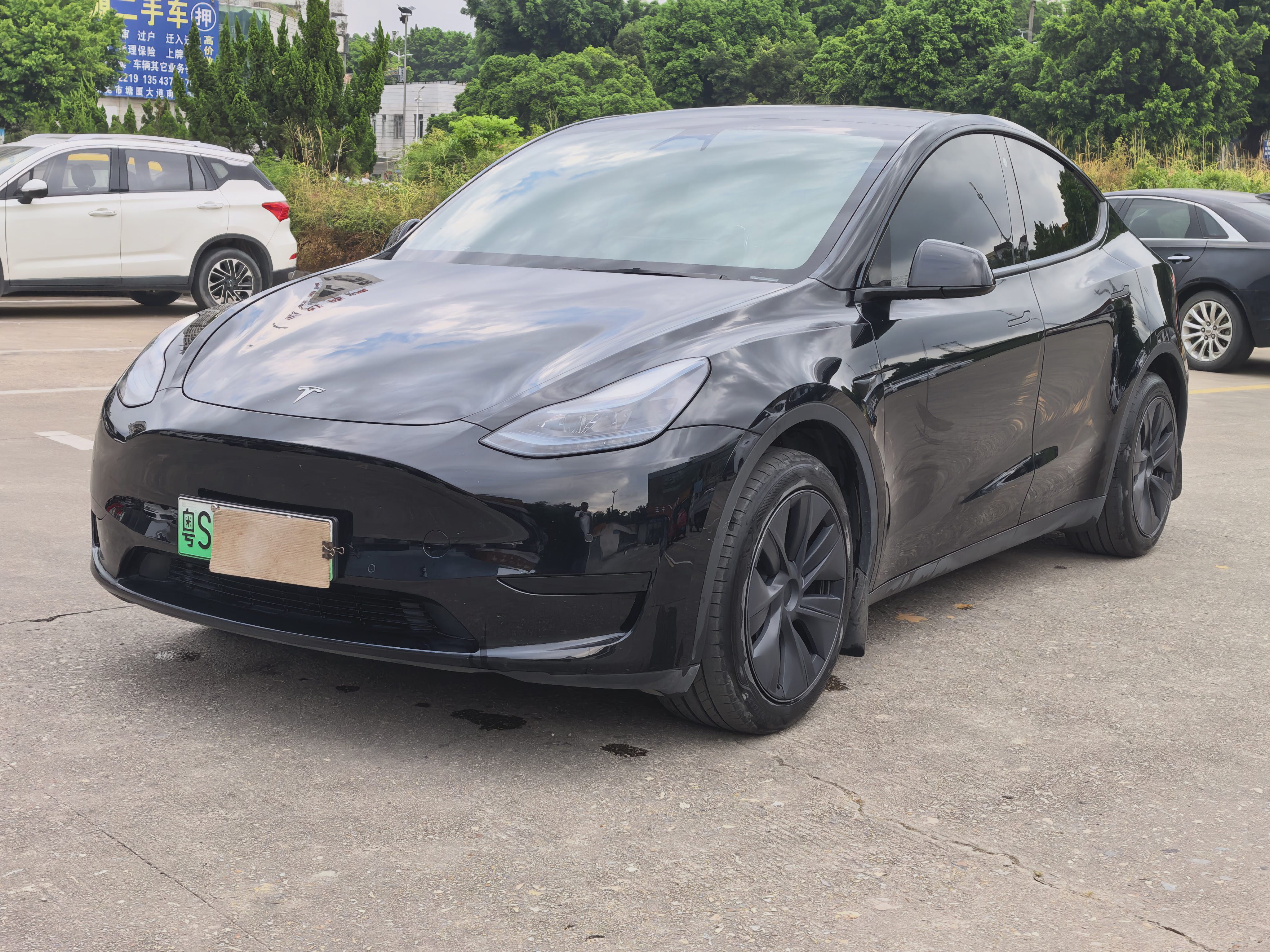Tesla Model Y 2023 car image 