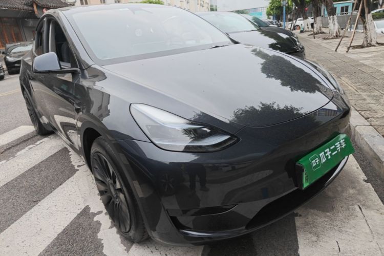 Tesla Model Y 2024 #4 Tesla Model Y 2024 car image #4