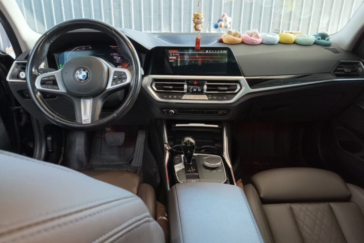 BMW 3 Series 2022 car image #11