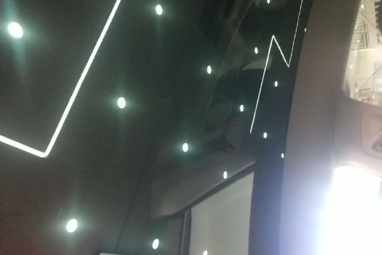 Tesla Model Y 2023 car image #18