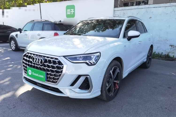 Audi Q3 2025 car image #2