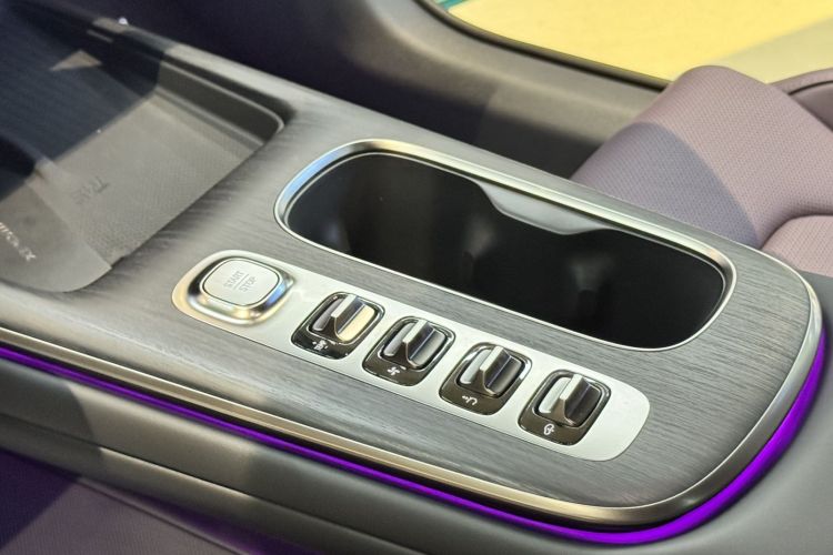 MI SU7 2025 car image #18
