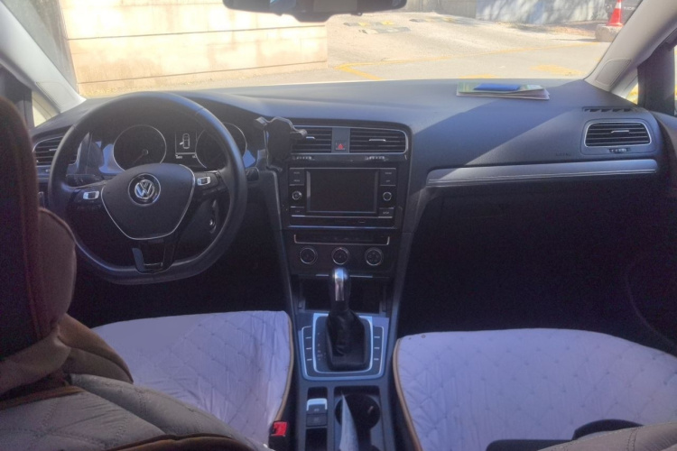Volkswagen Golf 2018 car image #7