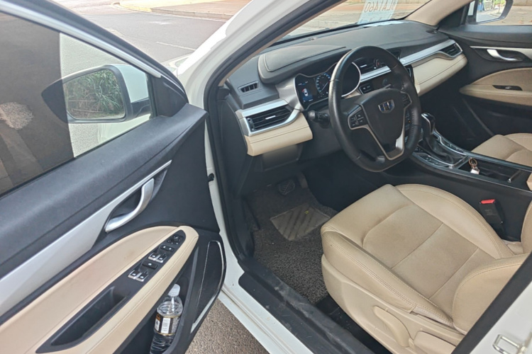 GEELY Emgrand 2018 car image #16