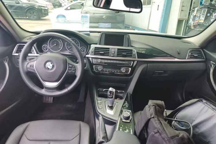 BMW 3 Series 2017 #10 BMW 3 Series 2017 صورة سيارة #10