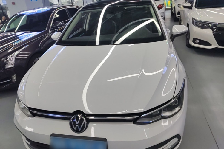 Volkswagen Golf 2021 car image #3