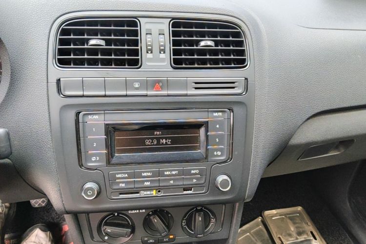 Volkswagen Polo 2016 car image #13