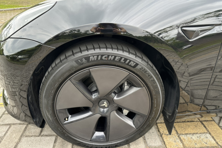 Tesla Model 3 2023 car image #10