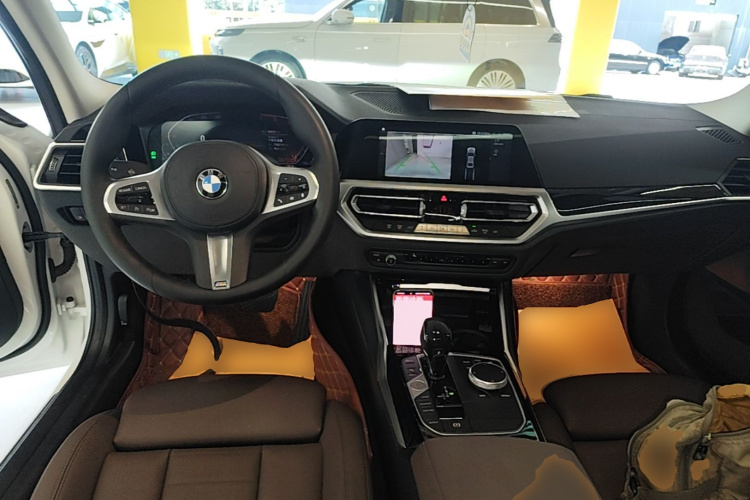 BMW 3 Series 2020 car image #10
