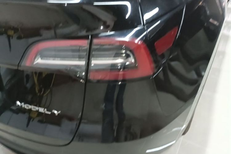 Tesla Model Y 2022 car image #8