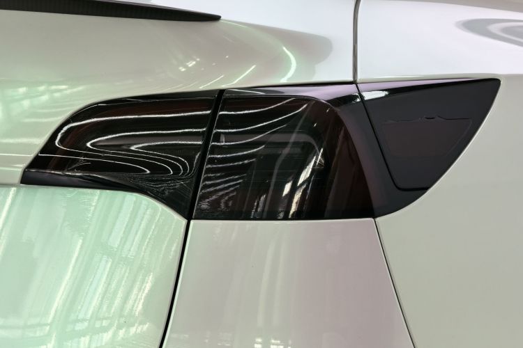 Tesla Model Y 2023 #12 Tesla Model Y 2023 car image #12