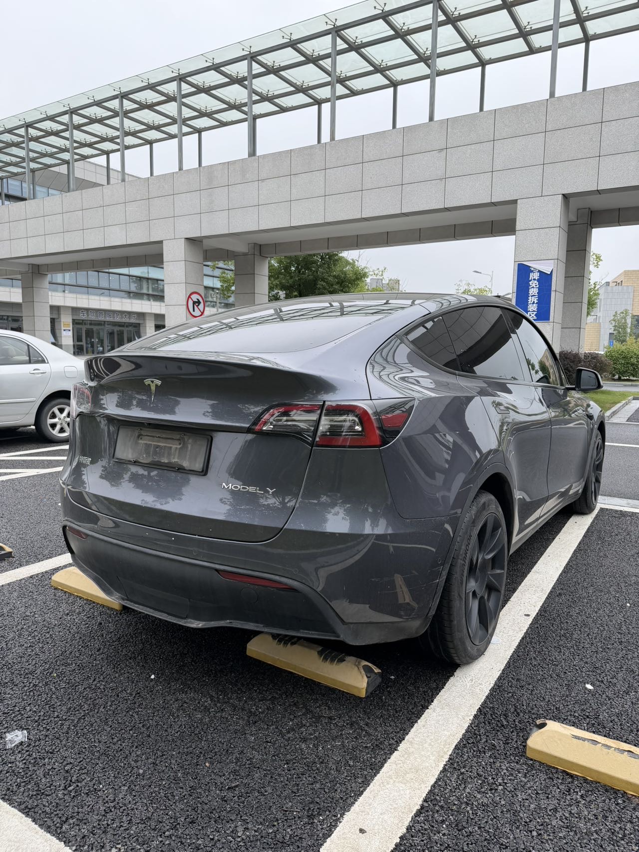 Tesla Model Y 2022 #6 Tesla Model Y 2022 immagine di auto #6