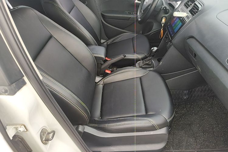 Volkswagen Polo 2017 car image #24