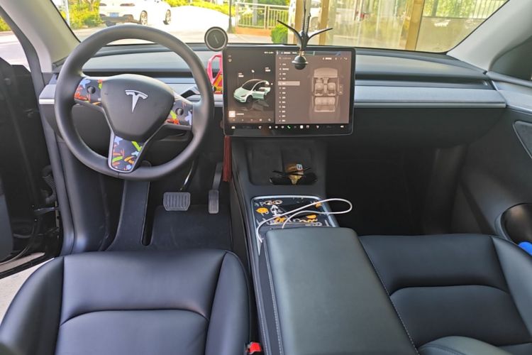 Tesla Model Y 2023 #10 Tesla Model Y 2023 car image #10