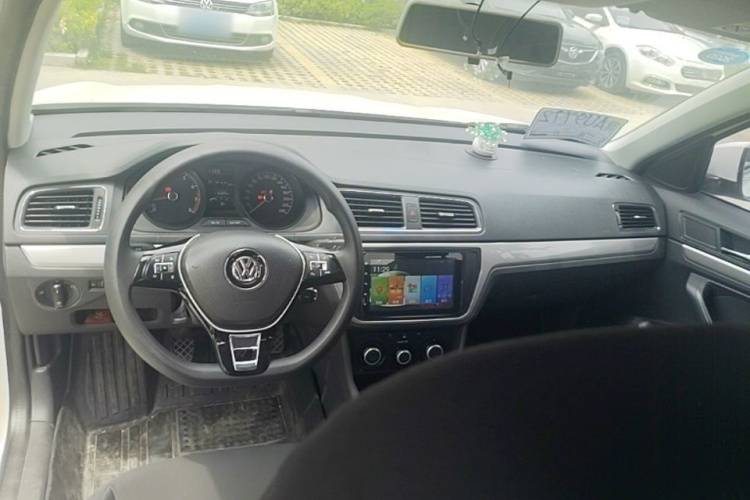Volkswagen Lavida 2017 car image #12
