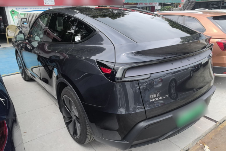 Tesla Model Y 2025 #5 Tesla Model Y 2025 immagine di auto #5