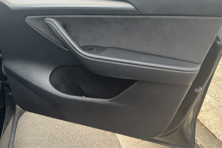 Tesla Model Y 2023 #18 Tesla Model Y 2023 car image #18