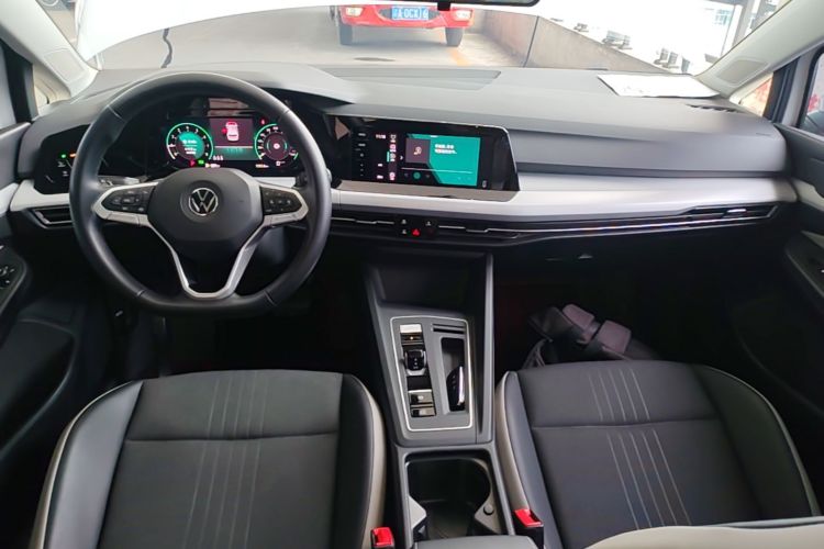 Volkswagen Golf 2022 car image #10