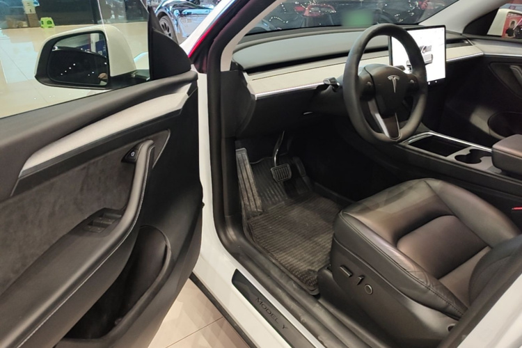 Tesla Model Y 2024 #16 Tesla Model Y 2024 car image #16