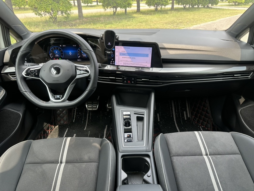 Volkswagen Golf 2023 car image #4