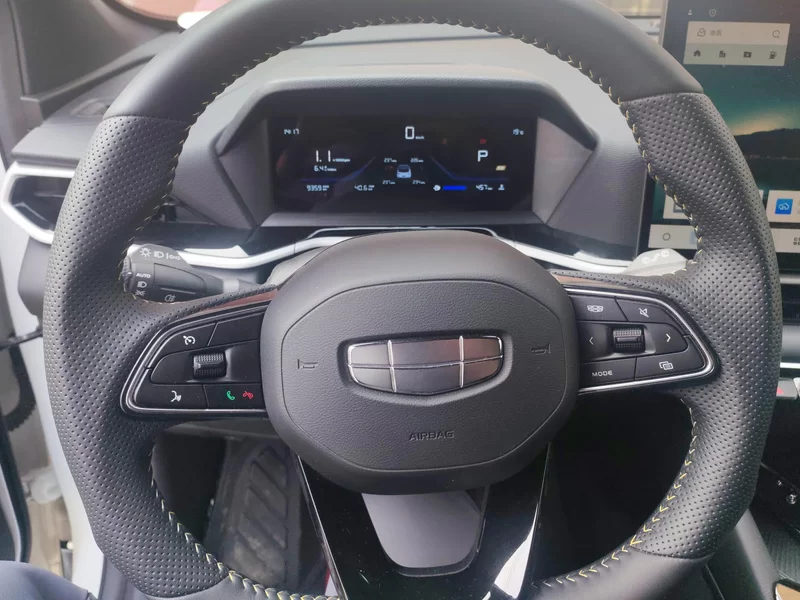 GEELY Coolray 2025 #14 GEELY Coolray 2025 car image #14