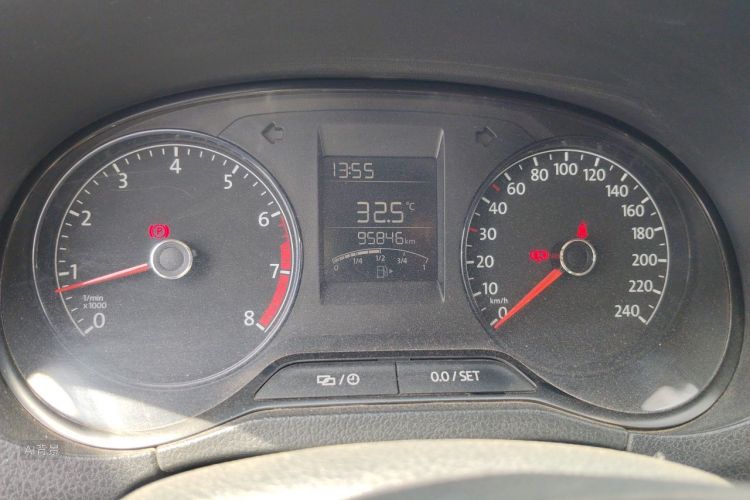 Volkswagen Polo 2016 car image #14