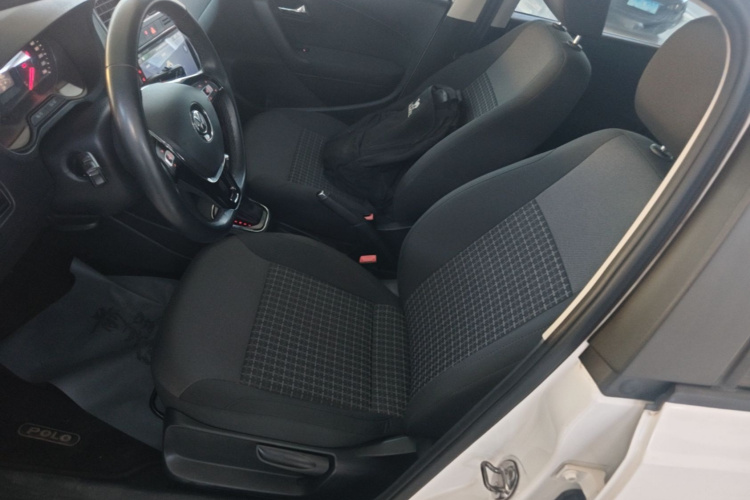 Volkswagen Polo 2017 car image #15
